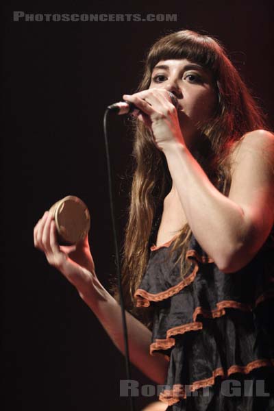 NOUVELLE VAGUE - 2006-06-14 - PARIS - Le Bataclan - Phoebe Tolmer